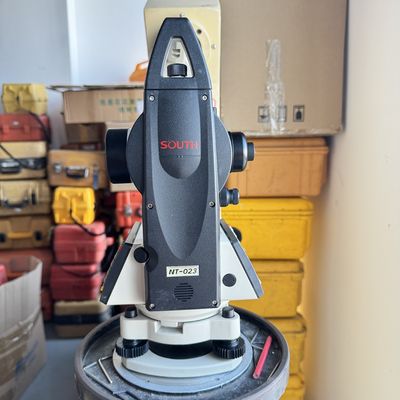 Teodolite digitale elettronico di marca sud NT-023 25.9X Stazione totale accurata e facile da usare con accuratezza di impostazione del compensatore ±1 minuto d'arco